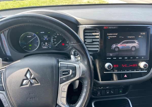 Mitsubishi Outlander cena 95000 przebieg: 170000, rok produkcji 2019 z Rzeszów małe 154